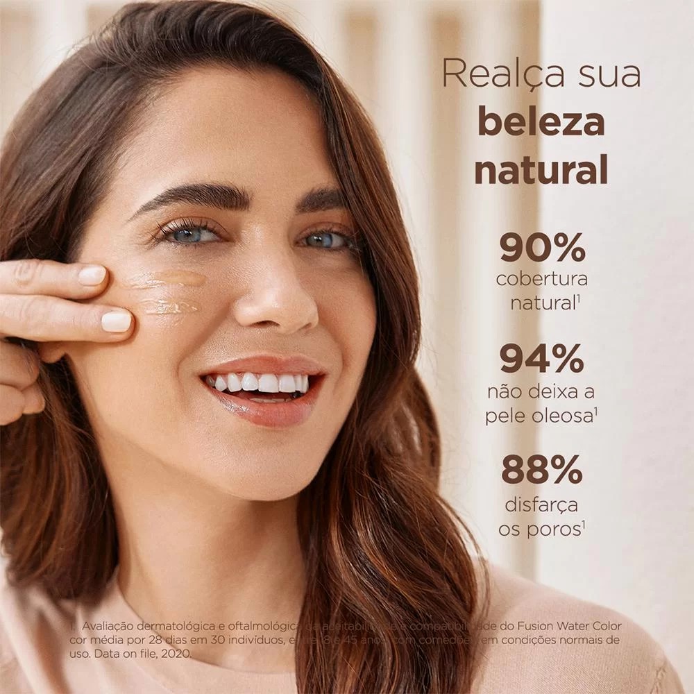 Aplicação do Isdin Fusion Water Color – Cor Média, com cobertura leve e natural